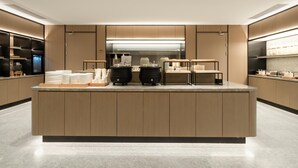 A modern kitchen with a central island, built-in appliances, and a sleek design. - Ji Hotel Guangzhou Tianhe Smart City Wetland Park (Guangzhou)