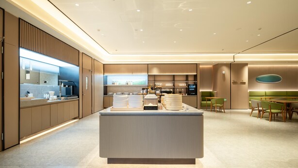 A modern, well-lit hotel lobby with a central reception desk, seating area, and a kitchenette. - Ji Hotel Guangzhou Sun Yat-sen University Metro (Guangzhou)