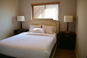 Room - Spacious 4BR w/ Pool & Game Room • Near Randolph AFB • Extended Stay (Universal City)