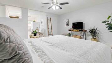 デスク、アイロン / アイロン台、旅行用ベビーベッド、WiFi