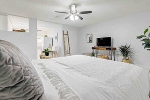 デスク、アイロン / アイロン台、旅行用ベビーベッド、WiFi