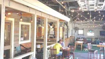 屋外ダイニングエリア