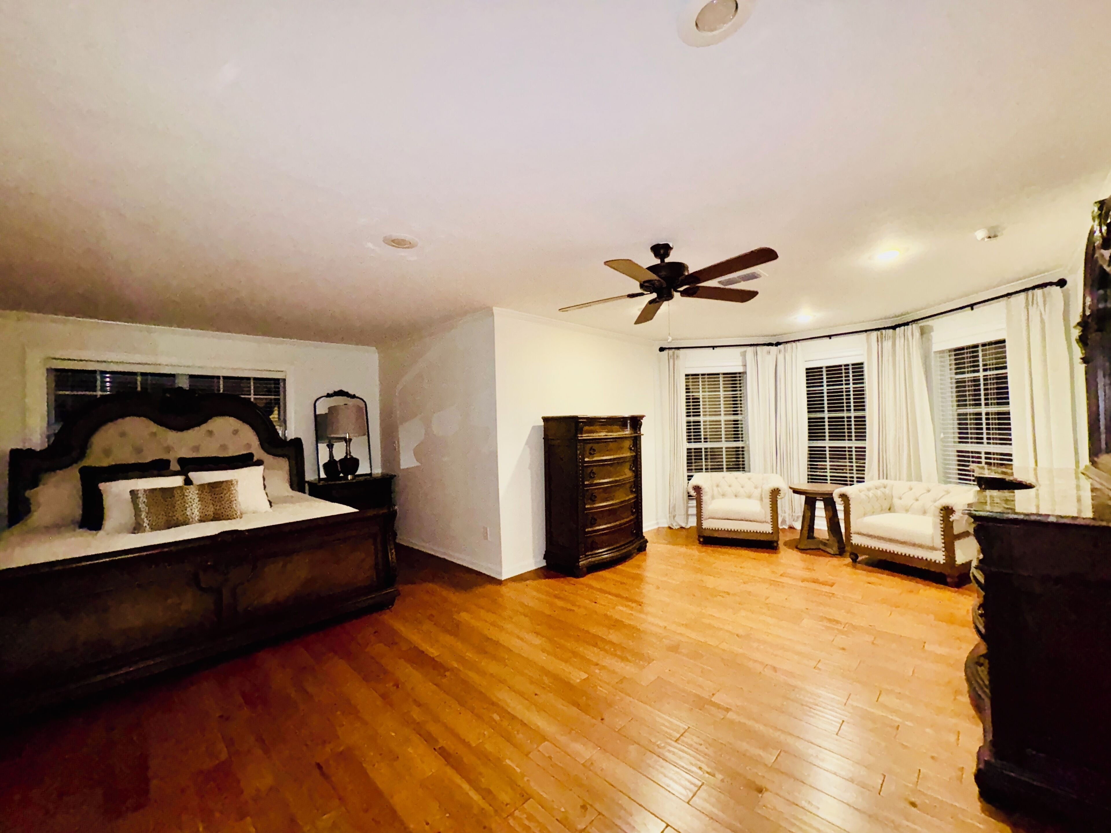 5 bedrooms, WiFi, bed sheets