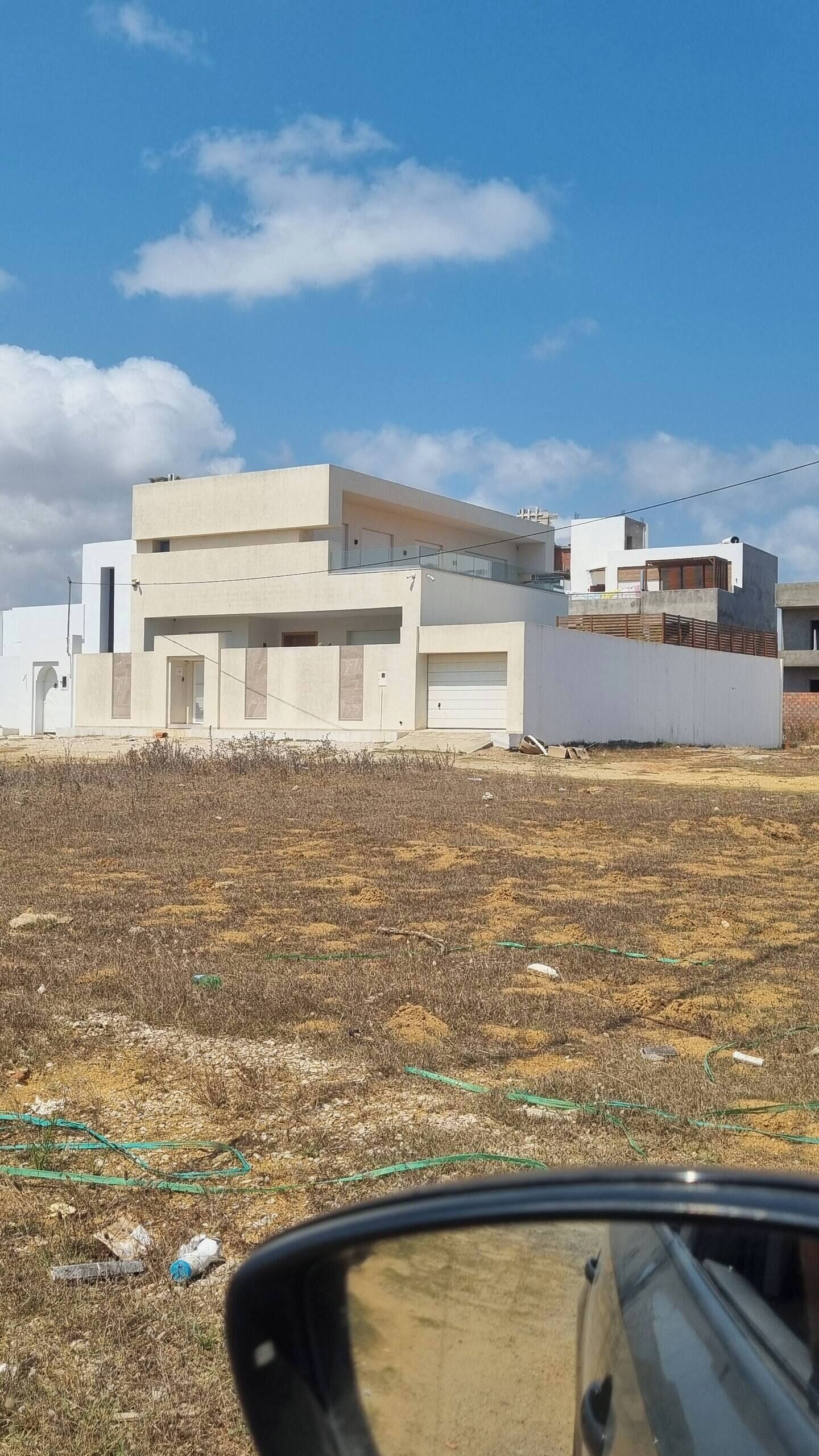 المنشأة من الخارج