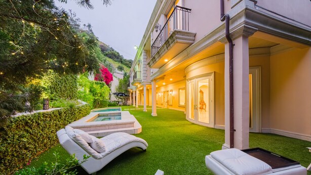 A luxurious outdoor area with a swimming pool, lounge chairs, and a well-maintained garden. - Luxurious 5-bedroom villa with AC, fitness room in Beverly Hills (Beverly Hills)