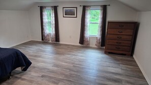3 bedrooms, iron/ironing board, free WiFi, bed sheets - Mapledale Cabin (Shinglehouse)