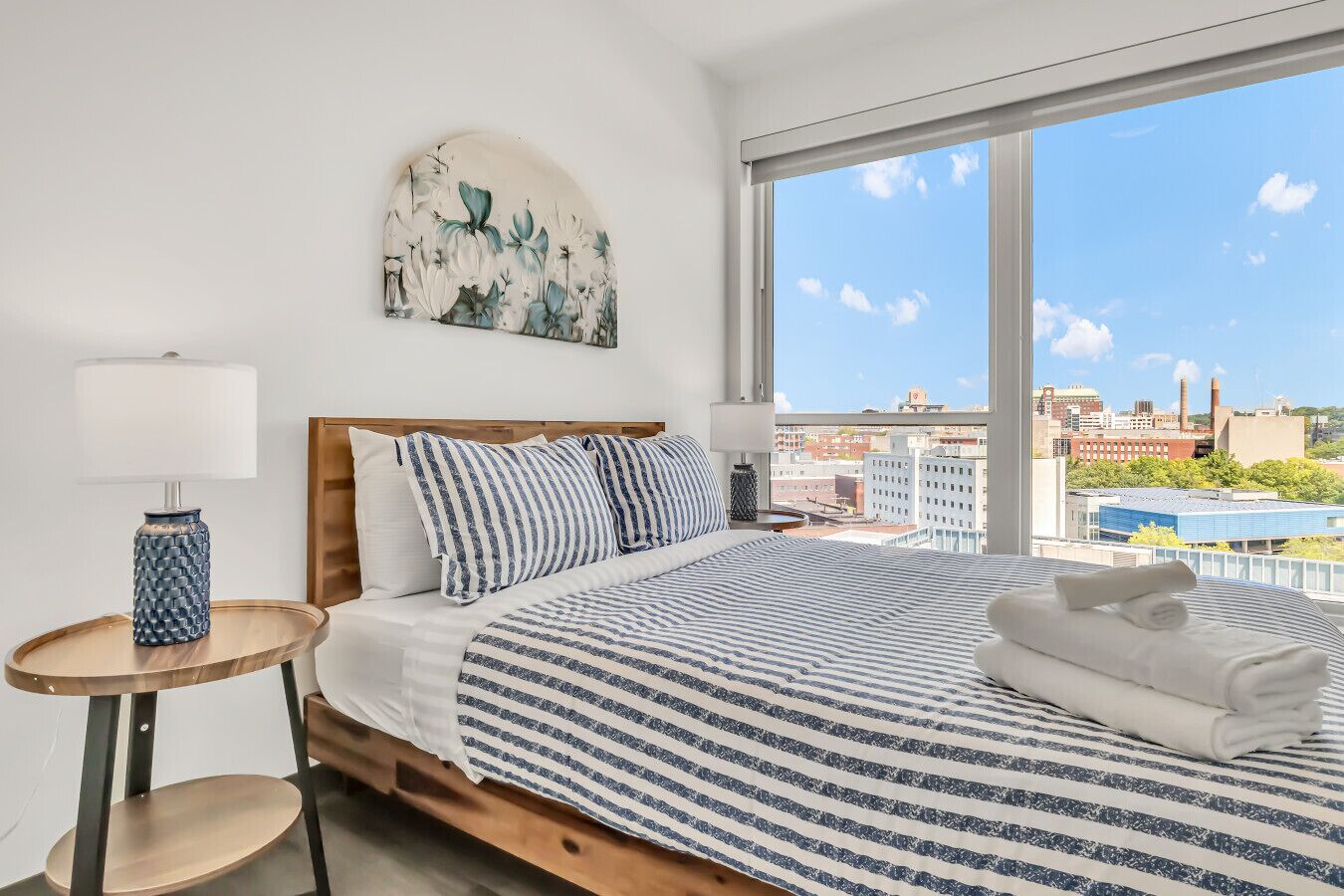 3 habitaciones, escritorio, tabla de planchar con plancha y wifi 