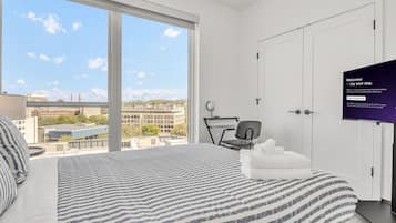 3 bedrooms, desk, iron/ironing board, WiFi