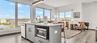 Upscale & Charming ADA 2BR | Cleveland Clinic