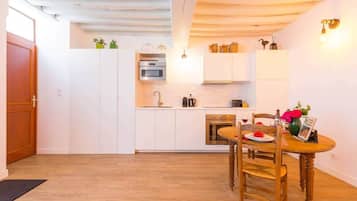 Refrigerador, microondas, horno y lavavajillas