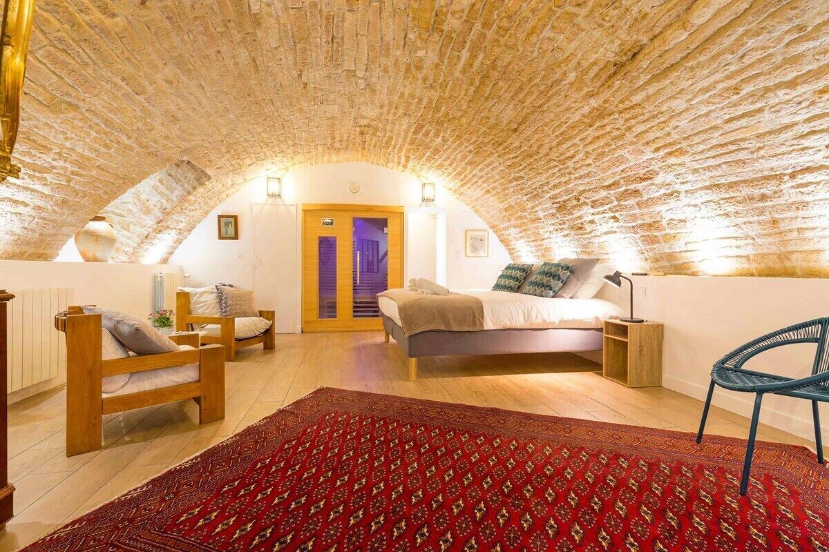 1 habitación, tabla de planchar con plancha, wifi gratis y ropa de cama 