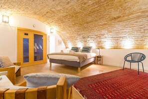 1 slaapkamer, een strijkplank/strijkijzer, internet, beddengoed