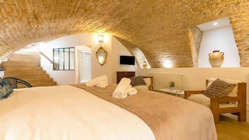 1 habitación, tabla de planchar con plancha, wifi gratis y ropa de cama