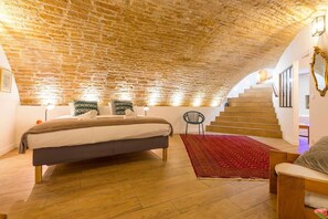 1 slaapkamer, een strijkplank/strijkijzer, internet, beddengoed