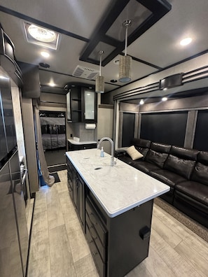 Interior - Luxury RV Camper Southern UTAH! (Toquerville)
