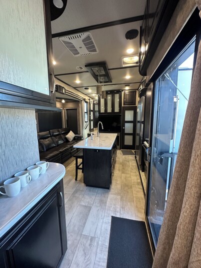 Luxury RV Camper Southern UTAH!