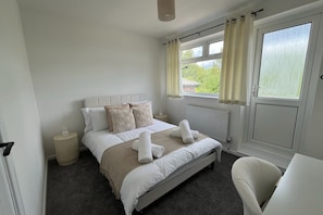 2 bedrooms, iron/ironing board, free wired Internet, bed sheets