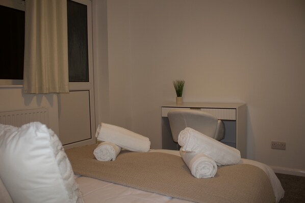 2 bedrooms, iron/ironing board, free wired internet, bed sheets