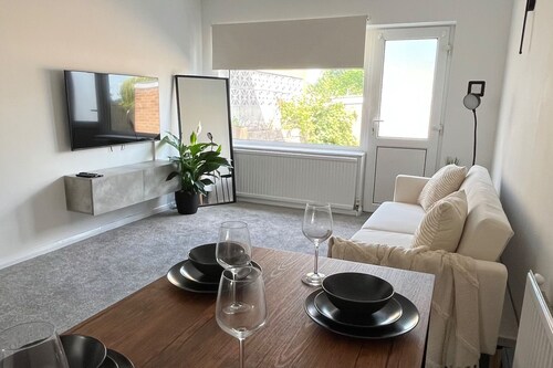 2 bed House in City Centre - Offers for Long Stays