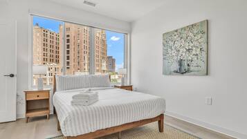 3 bedrooms, desk, iron/ironing board, WiFi