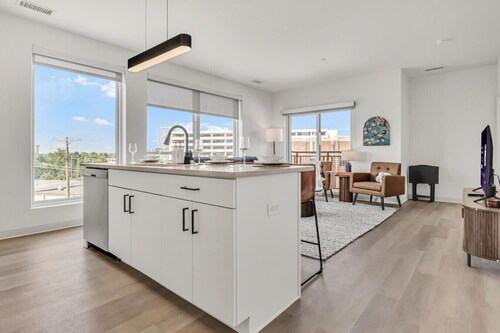 Stylish & Comfortable 2BR | Cleveland Clinic