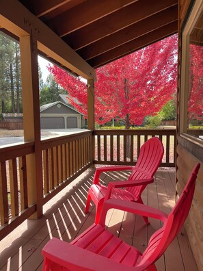 Terrace/patio - Crazy Bear Meadow 
GREAT LOCATION 2 Master bedrooms, GameRoom, Spa and Fireplace (Big Bear Lake)