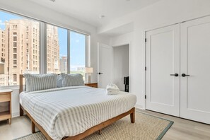 3 bedrooms, desk, iron/ironing board, WiFi - Serene & Spacious 2BR | Cleveland Clinic (Cleveland)