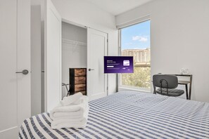 2 室のベッドルーム、デスク、アイロン / アイロン台、WiFi