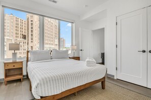 2 bedrooms, desk, iron/ironing board, WiFi