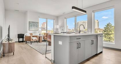Charming & Central 2BR | Cleveland Clinic