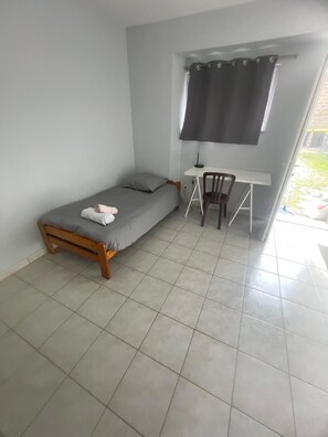 1 dormitorio y ropa de cama