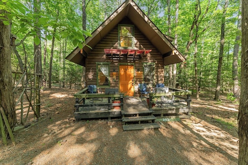 Minimalist Cabin in the wood mins drive to lake