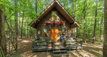 Minimalist Cabin in the wood mins drive to lake
