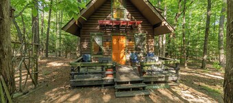 Minimalist Cabin in the wood mins drive to lake