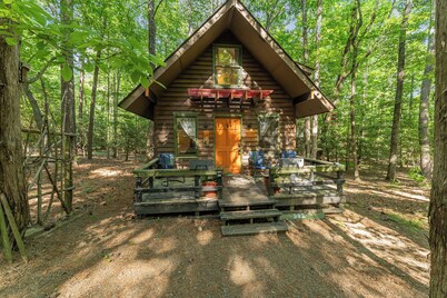 Minimalist Cabin in the wood mins drive to lake