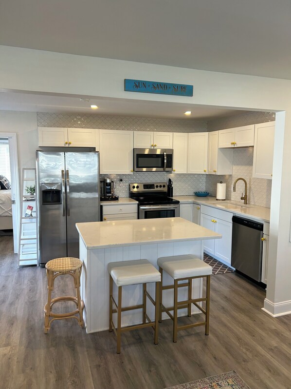 Fridge, microwave, oven, stovetop - Perfect 4-bedroom house in Ocean City, NJ - with Pool (Ocean City)