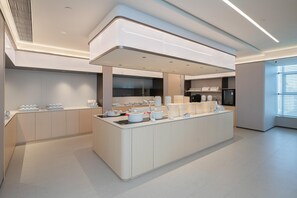 A modern kitchen with a central island, built-in appliances, and ample storage space. - Ji Hotel Guangzhou Huangpu East Metro Station (Guangzhou)