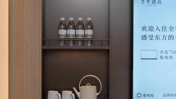 A hotel minibar with bottled water and tea set. - Ji Hotel Guangzhou Huangpu East Metro Station (Guangzhou)