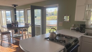 Private kitchen - Cool villa on private lake with breathtaking views and perfect sunsets (Clarkesville)