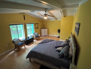 6 habitaciones, tabla de planchar con plancha, wifi y ropa de cama