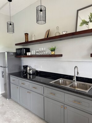 Mikrobølgeovn, ovn og kokeplater