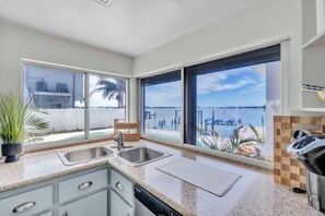 電子レンジ、オーブン、コンロ、食器洗い機