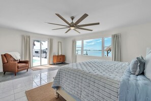 3 室のベッドルーム、WiFi (無料)、ベッドシーツ