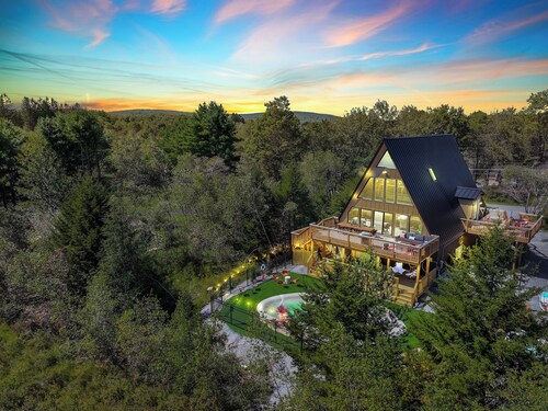 Lakefront AFrame, Heated Bio Pool, Spa, Sauna, Theatre, GameRoom, Lake acccess