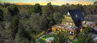 Lakefront AFrame, Heated Bio Pool, Spa, Sauna, Theatre, GameRoom, Lake acccess