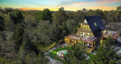 Lakefront AFrame, Heated Bio Pool, Spa, Sauna, Theatre, GameRoom, Lake acccess