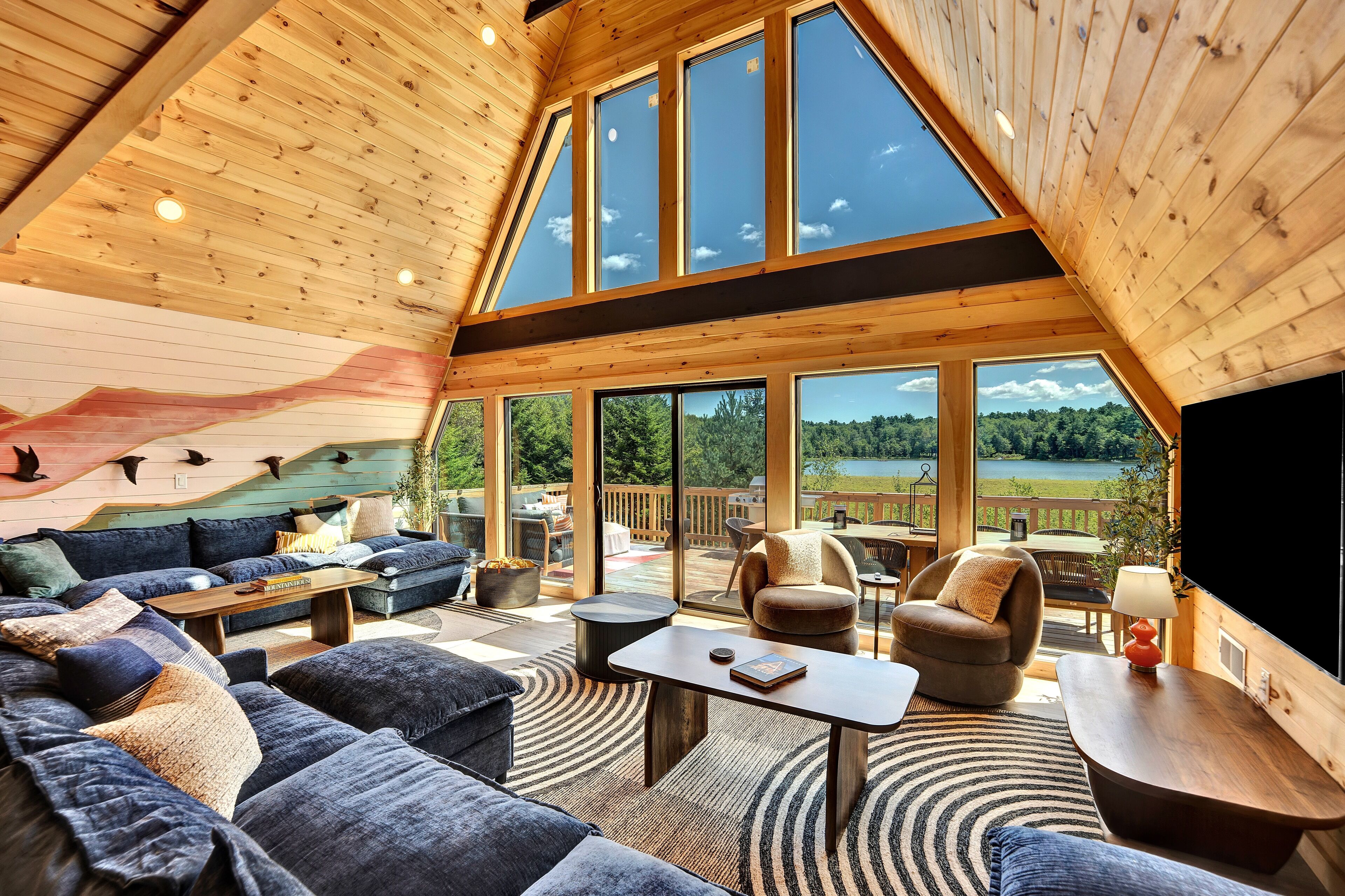 Televisión, chimenea y futbolito 