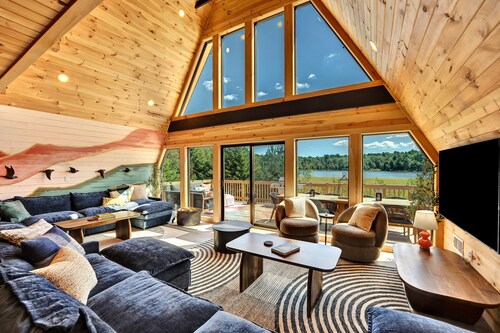 Lakefront AFrame, Heated Bio Pool, Spa, Sauna, Theatre, GameRoom, Lake acccess