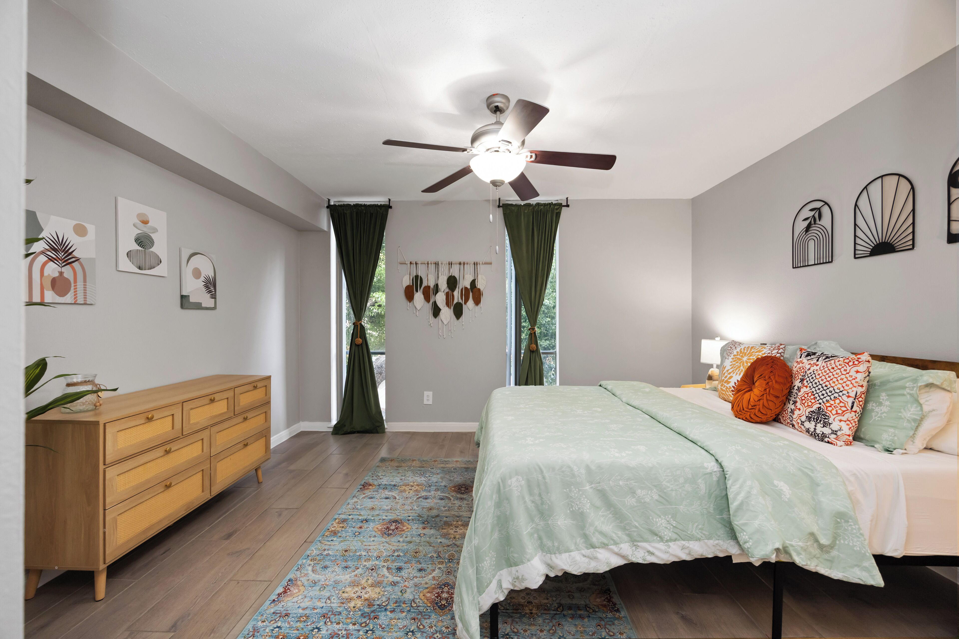 1 habitación, tabla de planchar con plancha, internet y ropa de cama 