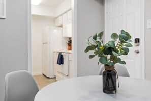 Dining - Towne Plaza Apartments #292 in the Galleria Area - 7 km from FIFA Fan Fest (Houston)